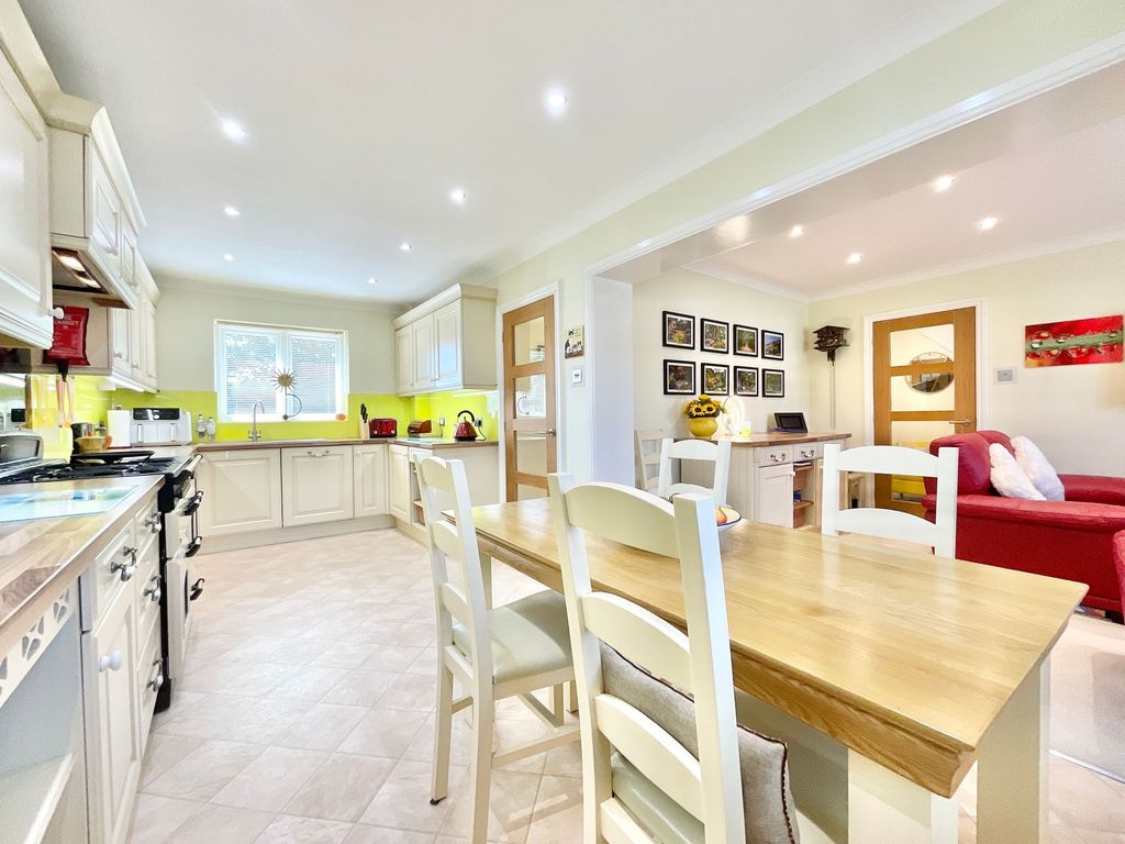 Property photo 2 of 40