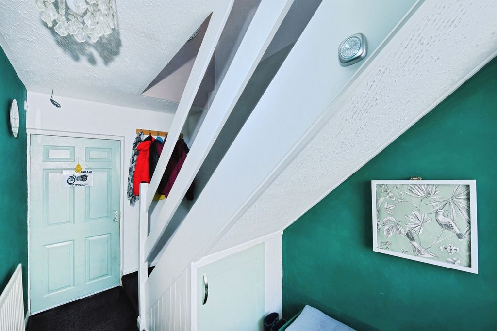 Property photo 2 of 20