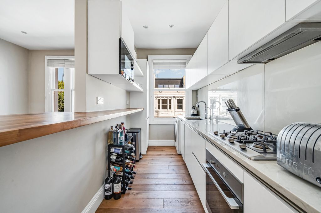 Property photo 2 of 13 4896781