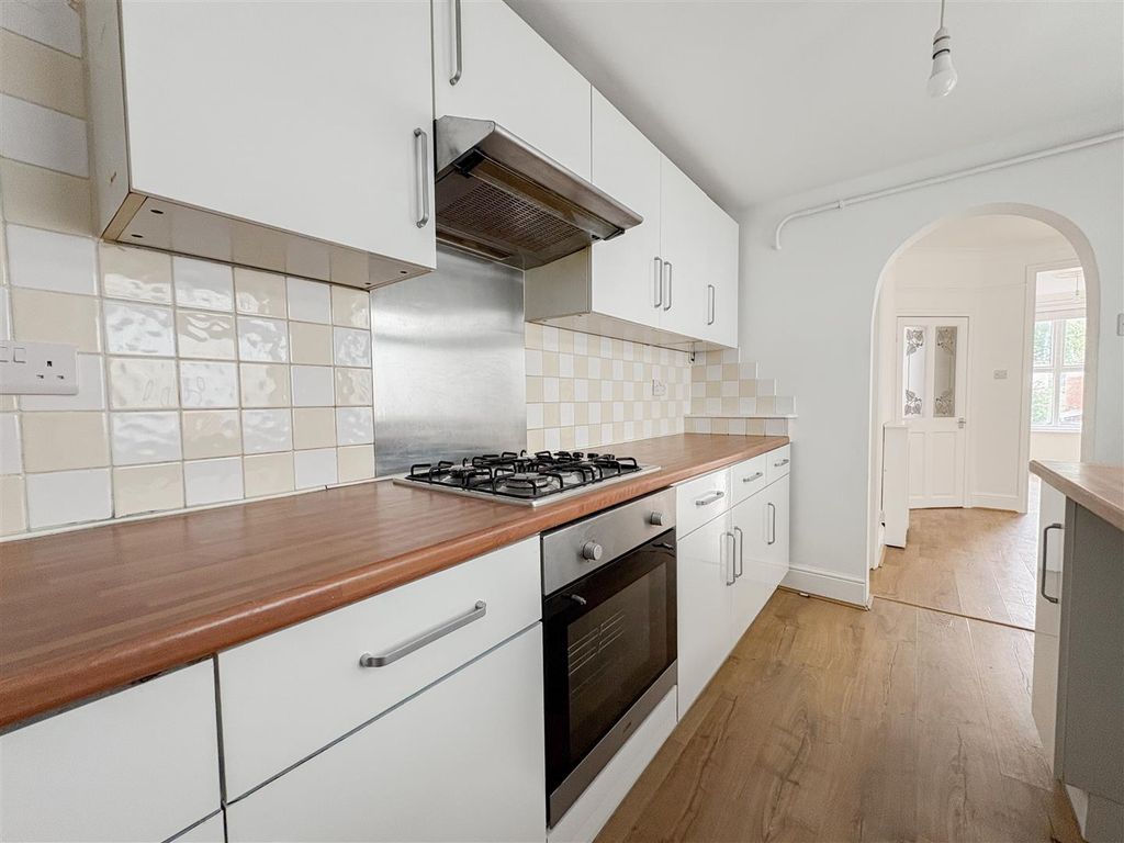 Property photo 3 of 20 Kitchen