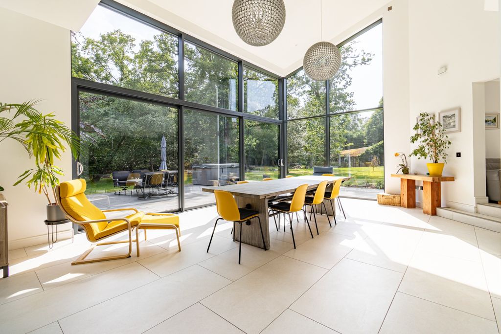 Property photo 3 of 49 2220504