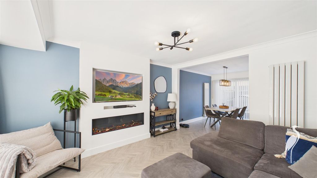 Property photo 2 of 22 Lounge