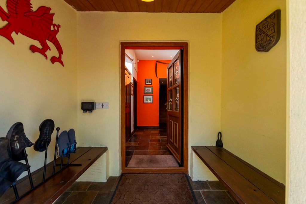 Property photo 3 of 85
