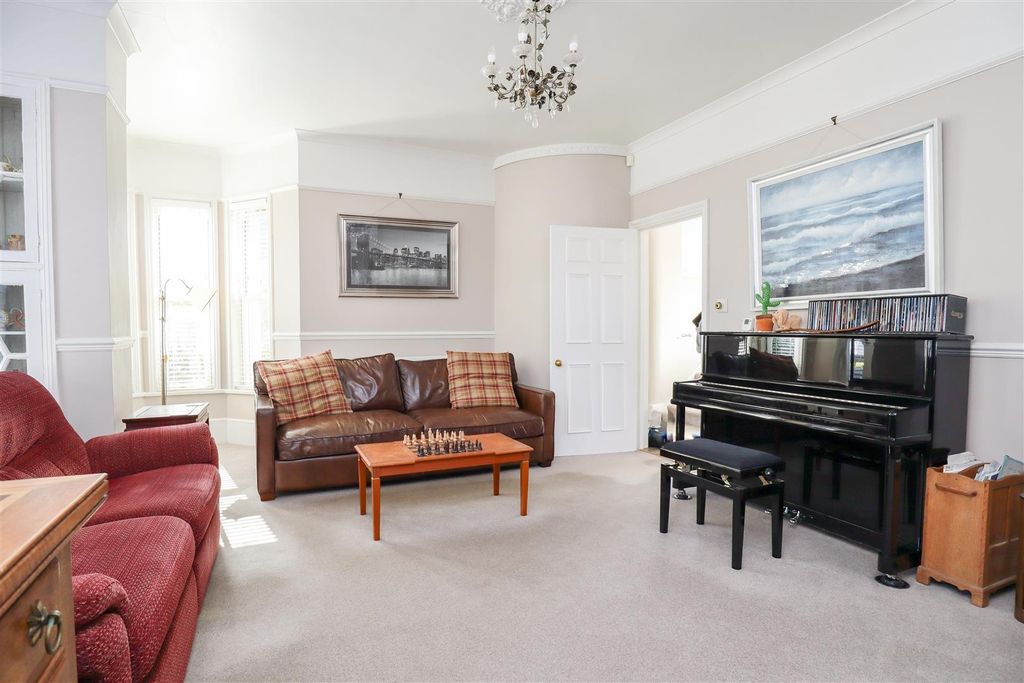 Property photo 2 of 17 Living Room