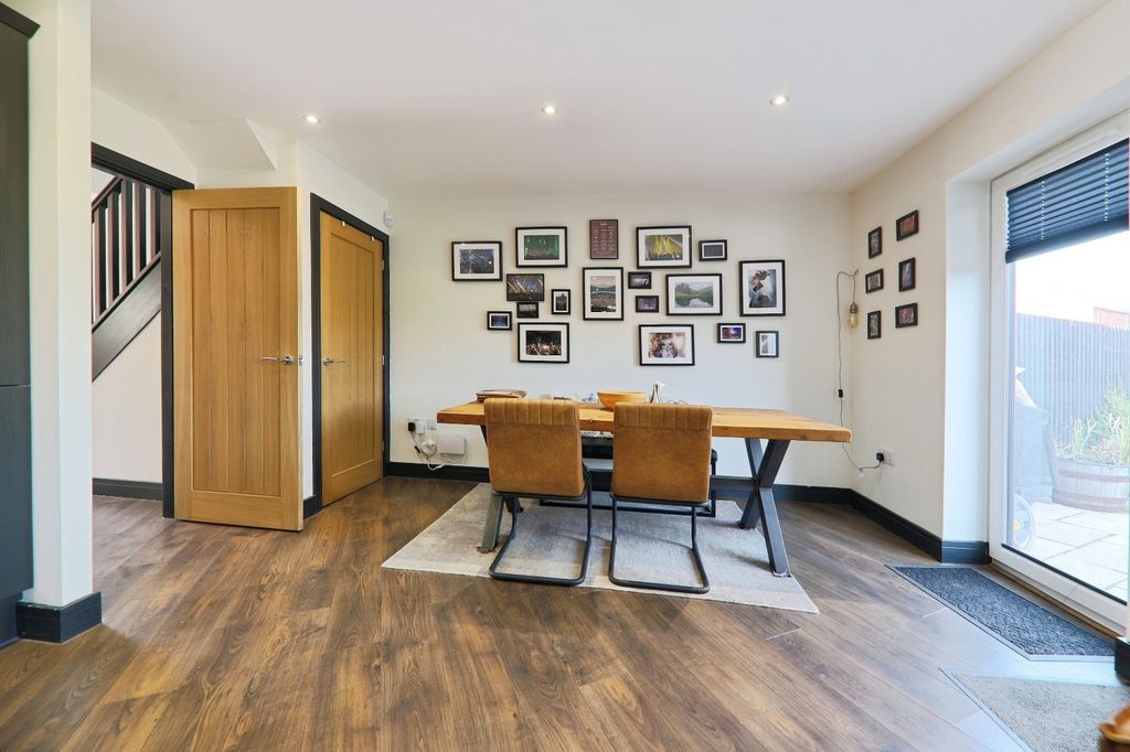 Property photo 3 of 17 4369187