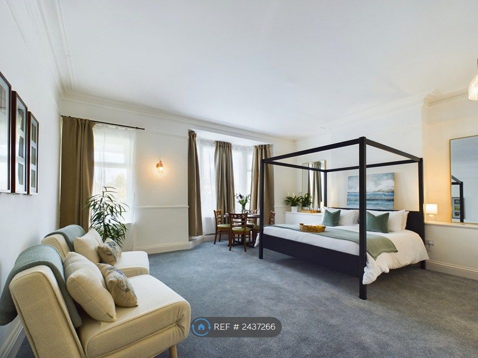 Property photo 1 of 35 Room 1: Open-Plan Family Apartment