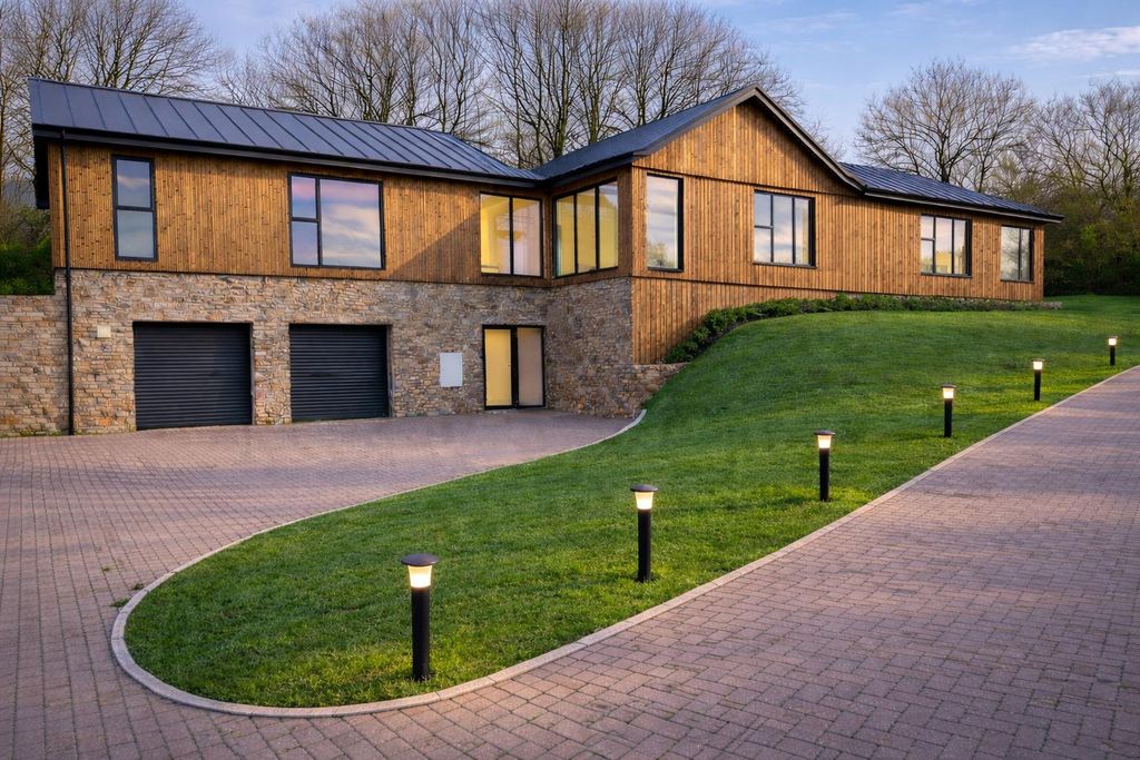 Property photo 1 of 24 1