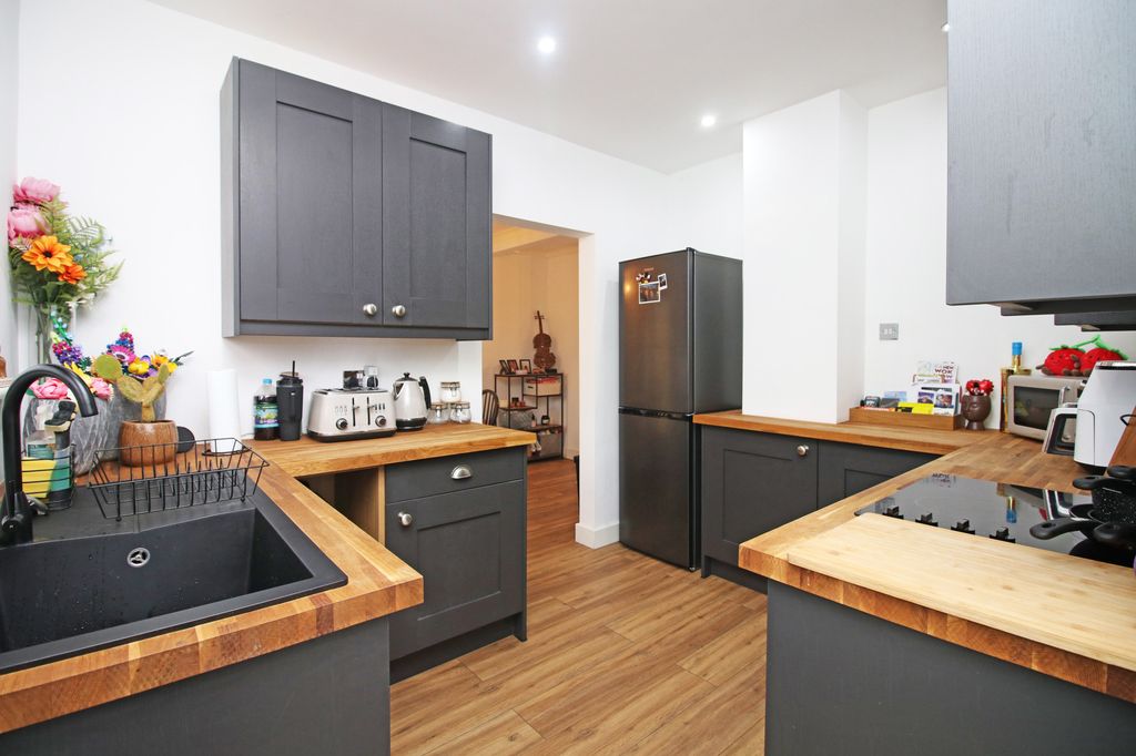 Property photo 3 of 18