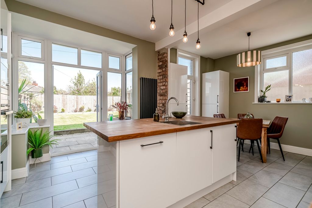 Property photo 2 of 43