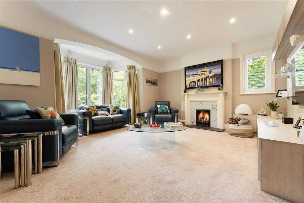 Property photo 3 of 26