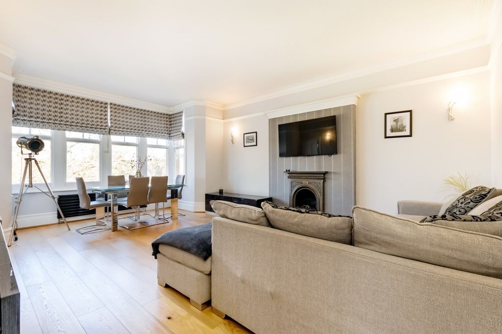 Property photo 2 of 14 Sitting Room