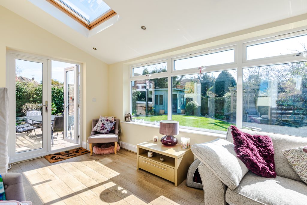 Property photo 3 of 32 Conservatory2