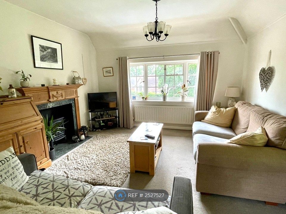Property photo 1 of 10 Living Room