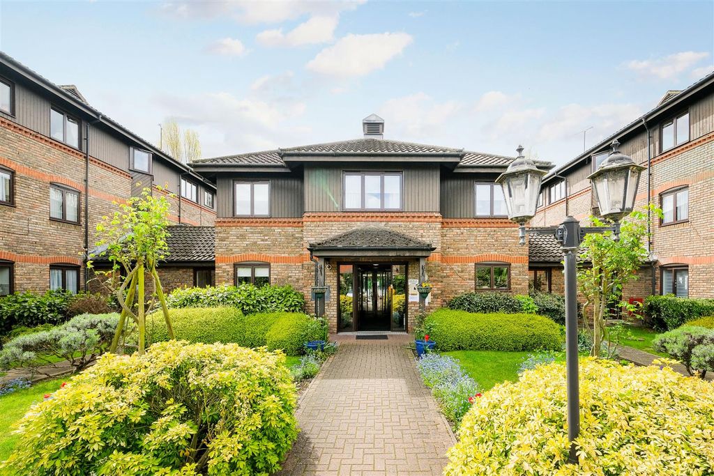 Property photo 1 of 19 40 Winningales Court-17.Jpg