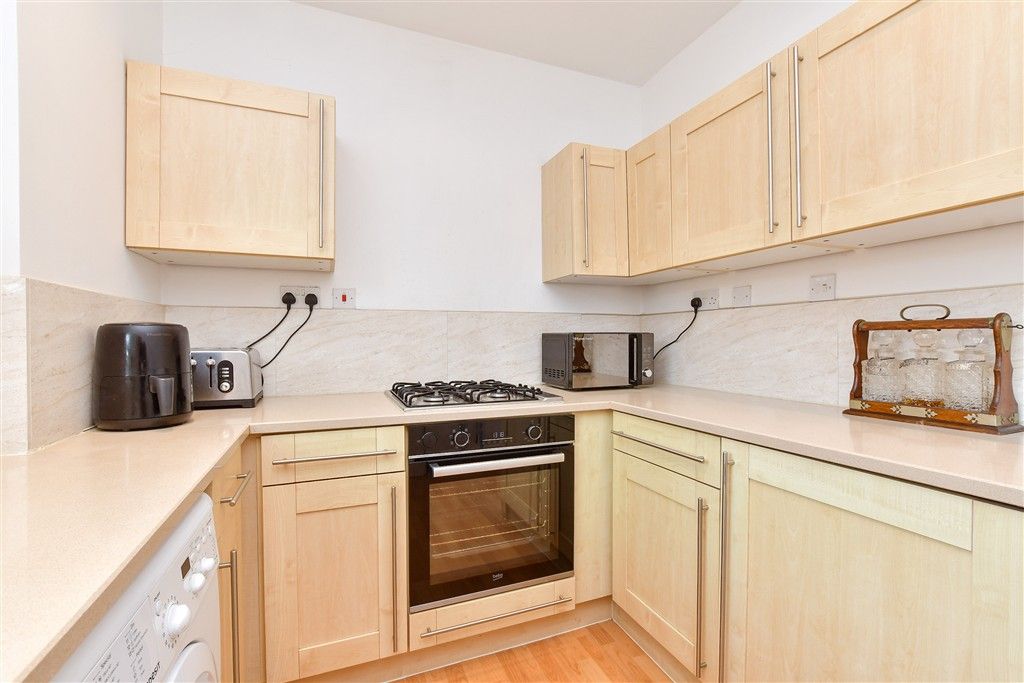 Property photo 3 of 11 Kitchen