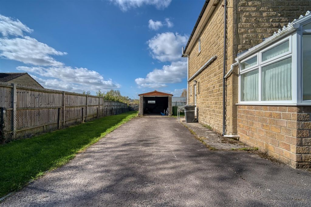 Property photo 3 of 16 Side