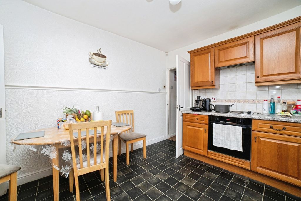 Property photo 3 of 10 Kitchen Diner
