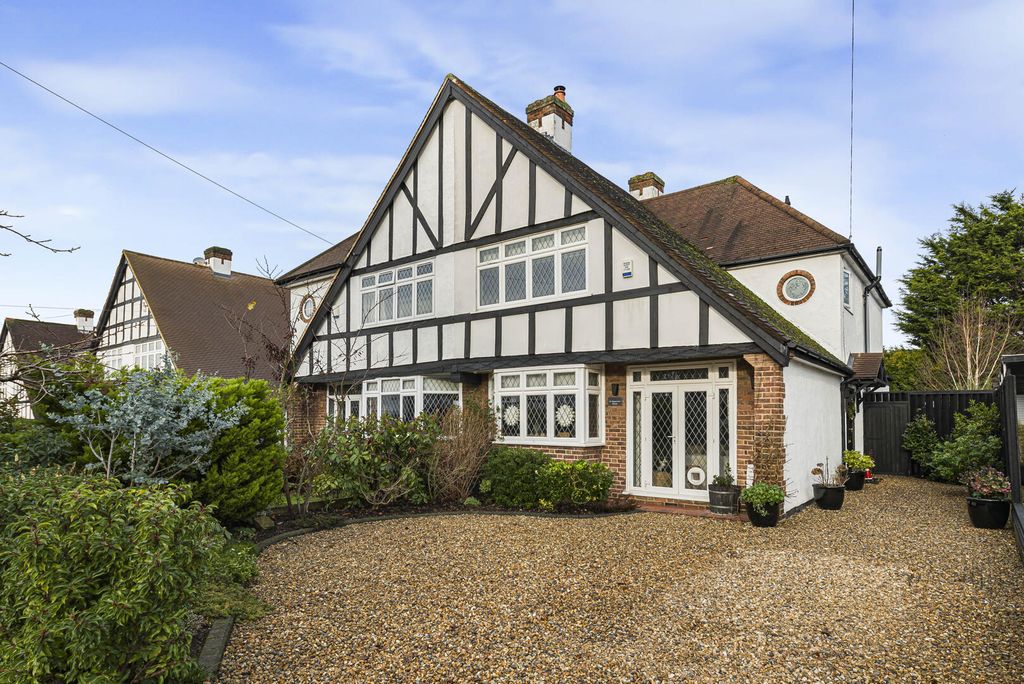 Property photo 1 of 9 Front (Exterior)