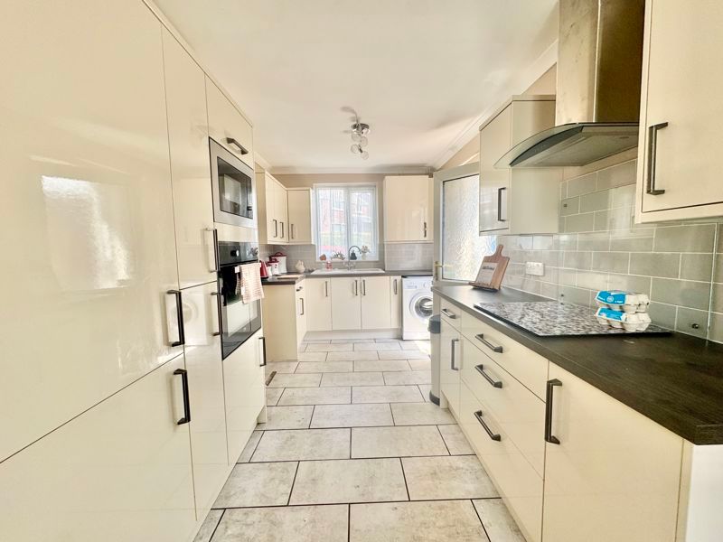 Property photo 3 of 15 Kitchen