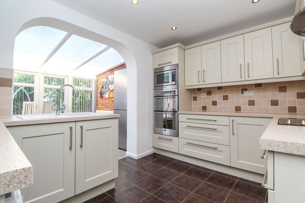 Property photo 3 of 16 Kitchen