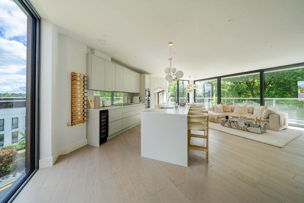Additional image 7 of 2 bed flat for saleAlbemarle Road, Beckenham BR3