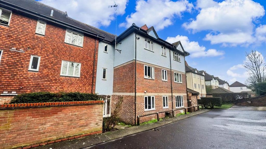 Property photo 1 of 8