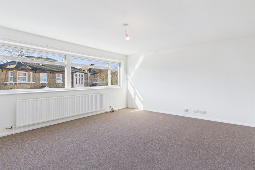 Property photo 1 of 8 Living Room