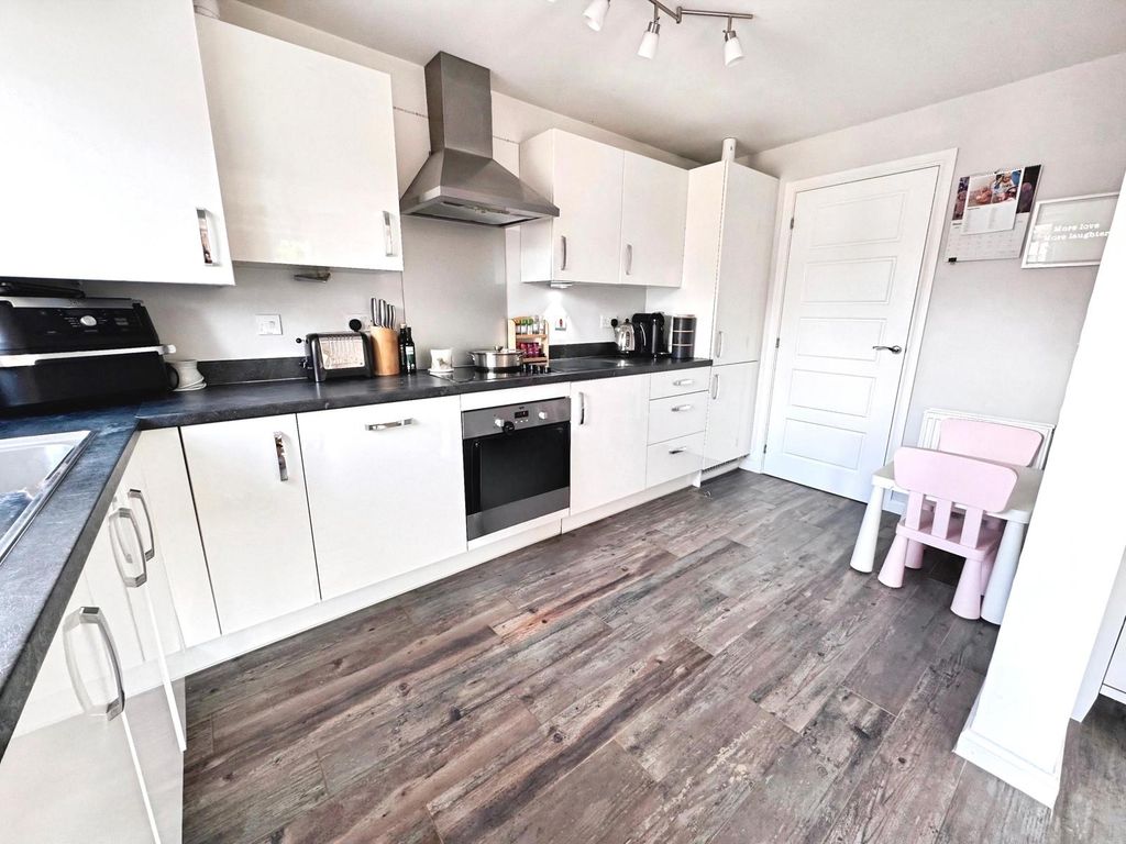 Property photo 3 of 12 Pbox-Img.Jpg