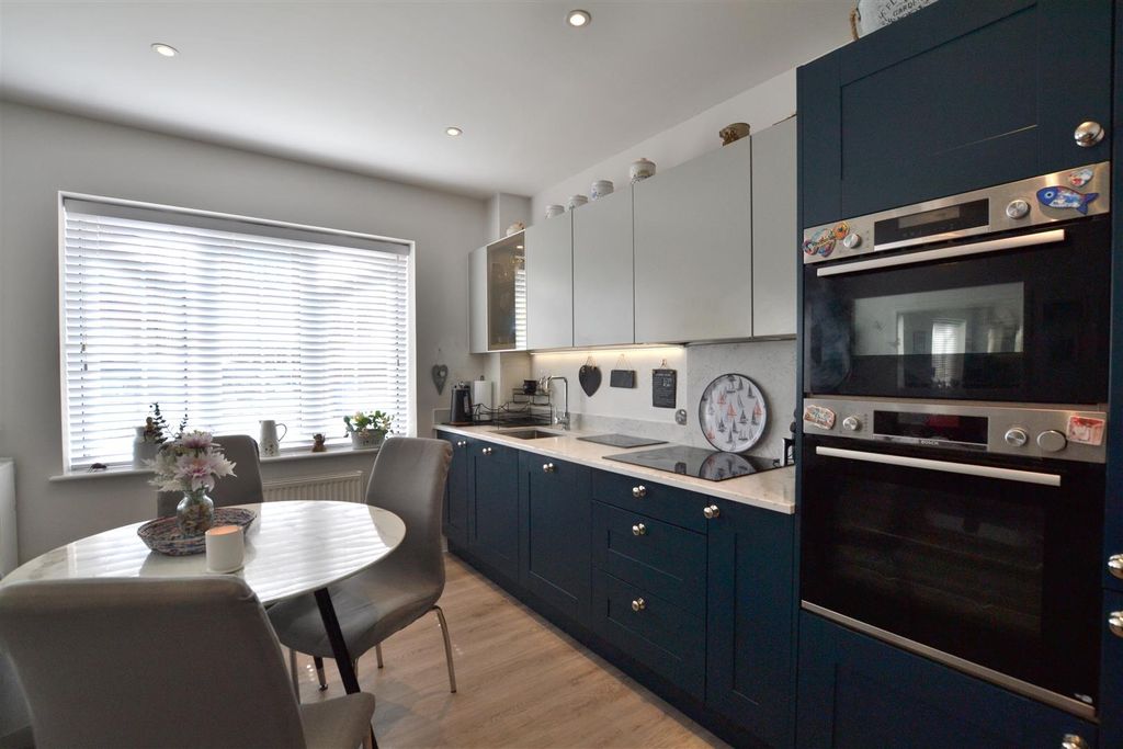 Additional image 6 of 2 bed flat for saleMulberry Walk, Edenbrook, Fleet GU51