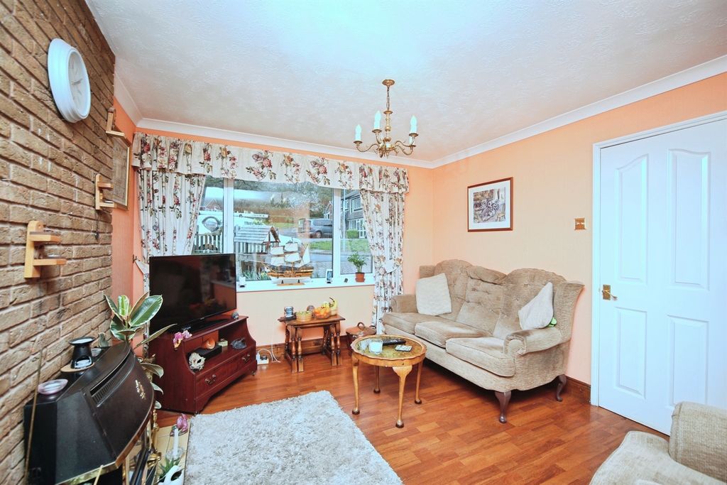 Property photo 2 of 20