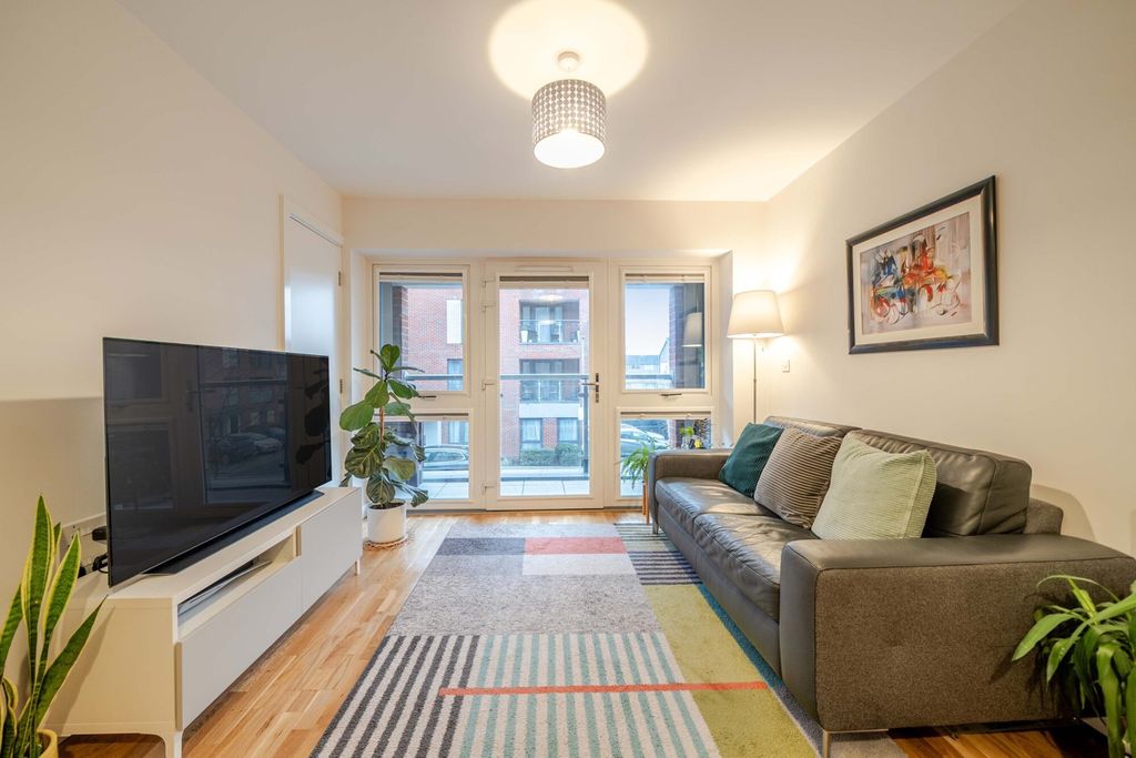 Property photo 3 of 20 1401112-14-69773d...