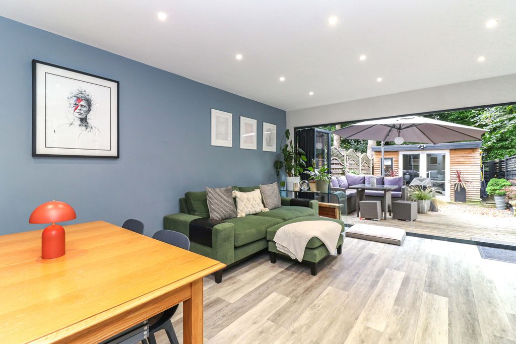 Property photo 2 of 27 Sitting/Dining Room