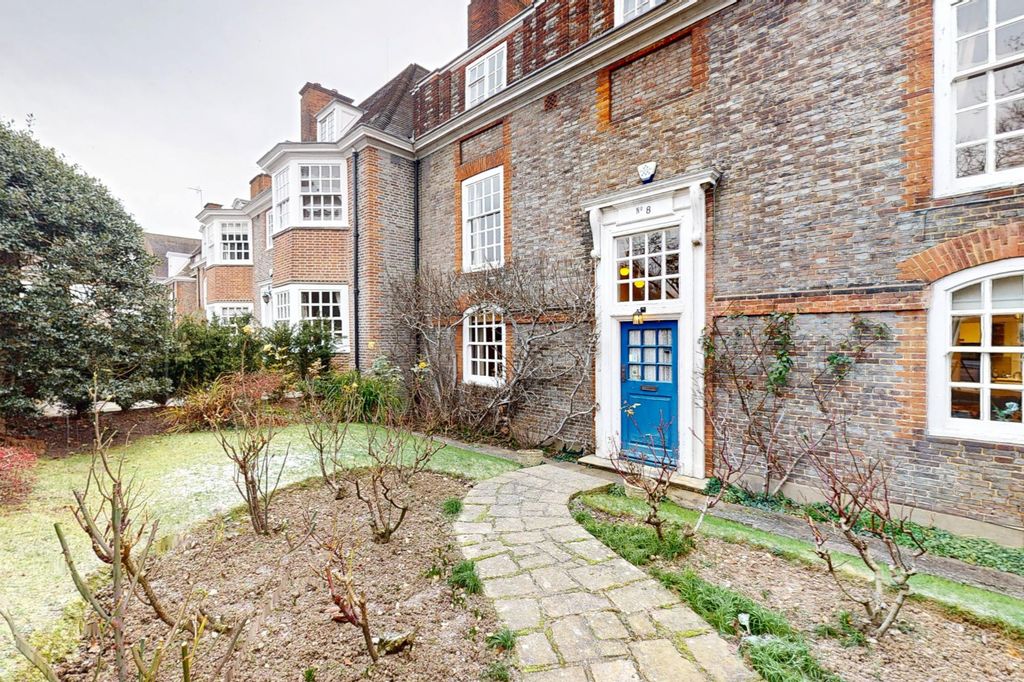 Property photo 3 of 29 8 North Square, Hampstead Garden Suburb, London Nw11 7Aa