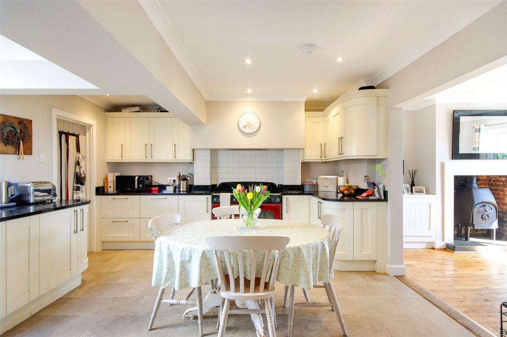 Property photo 3 of 19 Kitchen