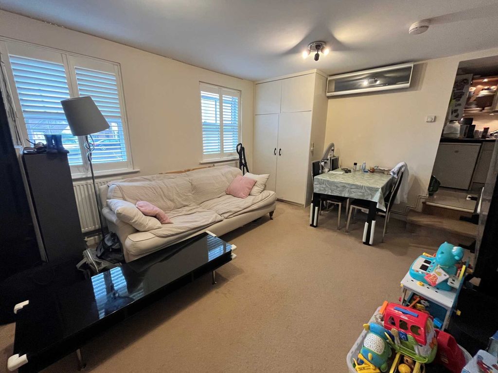 Property photo 3 of 6 Photo