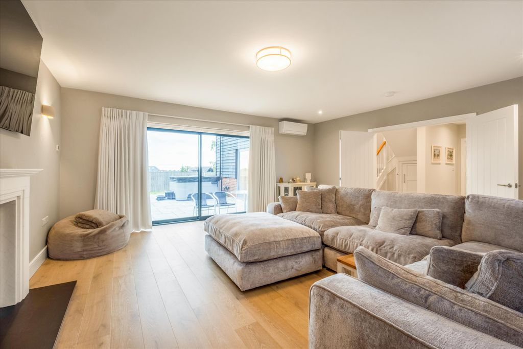 Property photo 2 of 22 Image