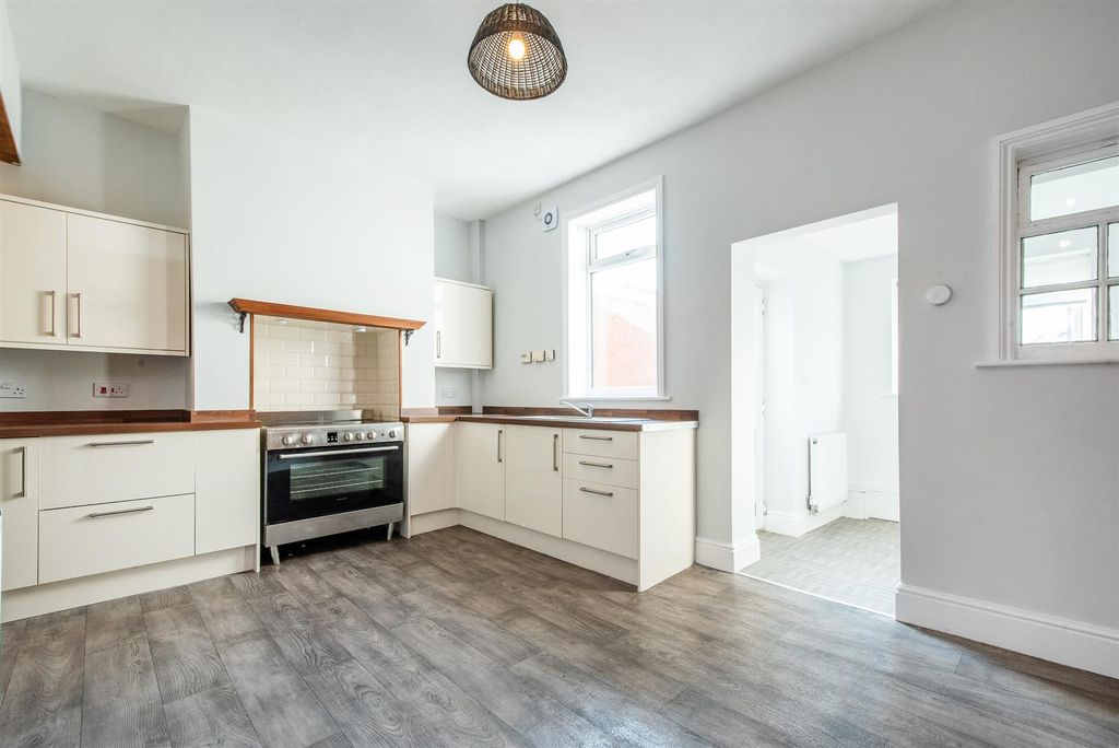 Property photo 3 of 16 Kitchen/Diner
