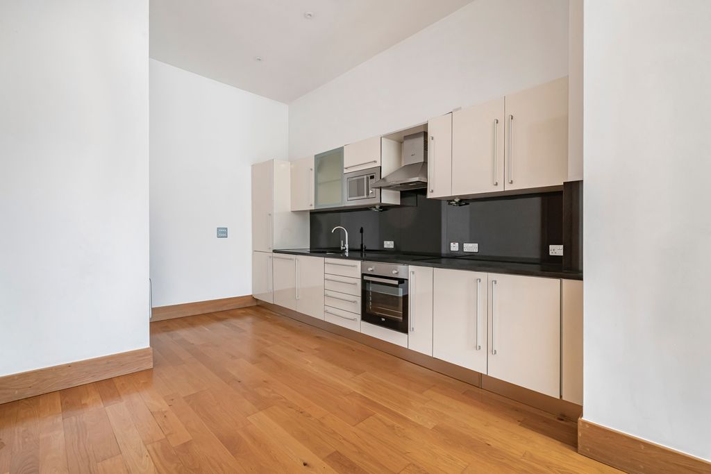 Property photo 2 of 20 Kitchen