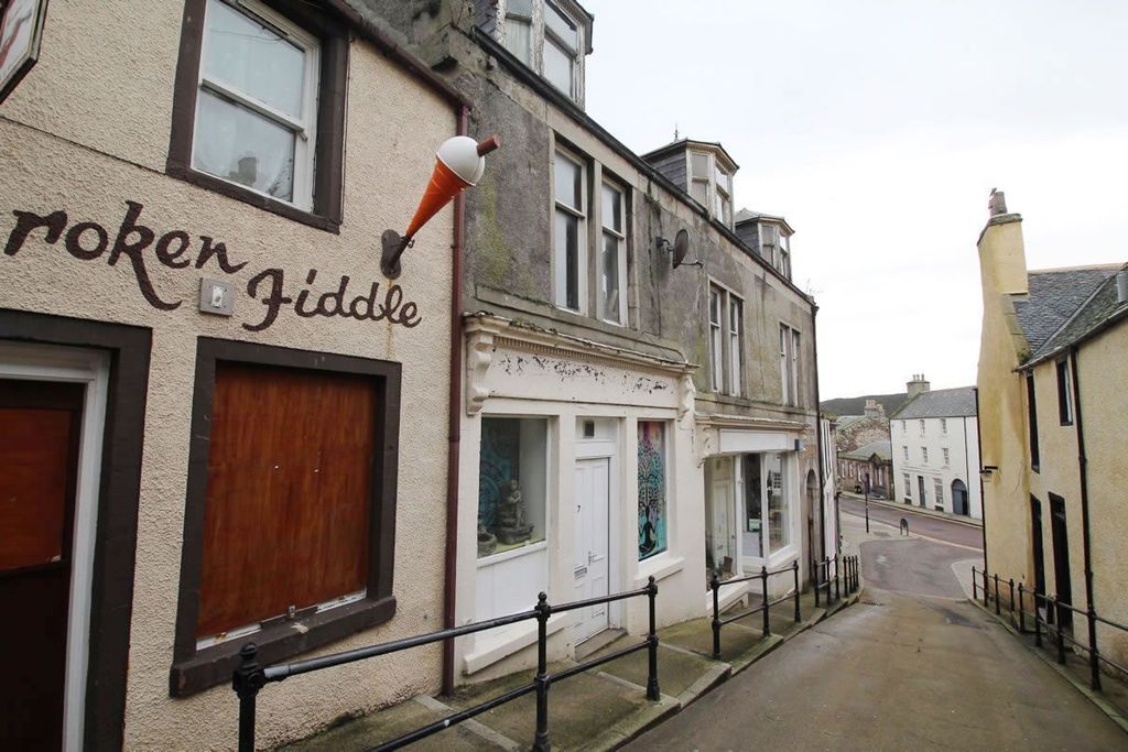 Property photo 1 of 9