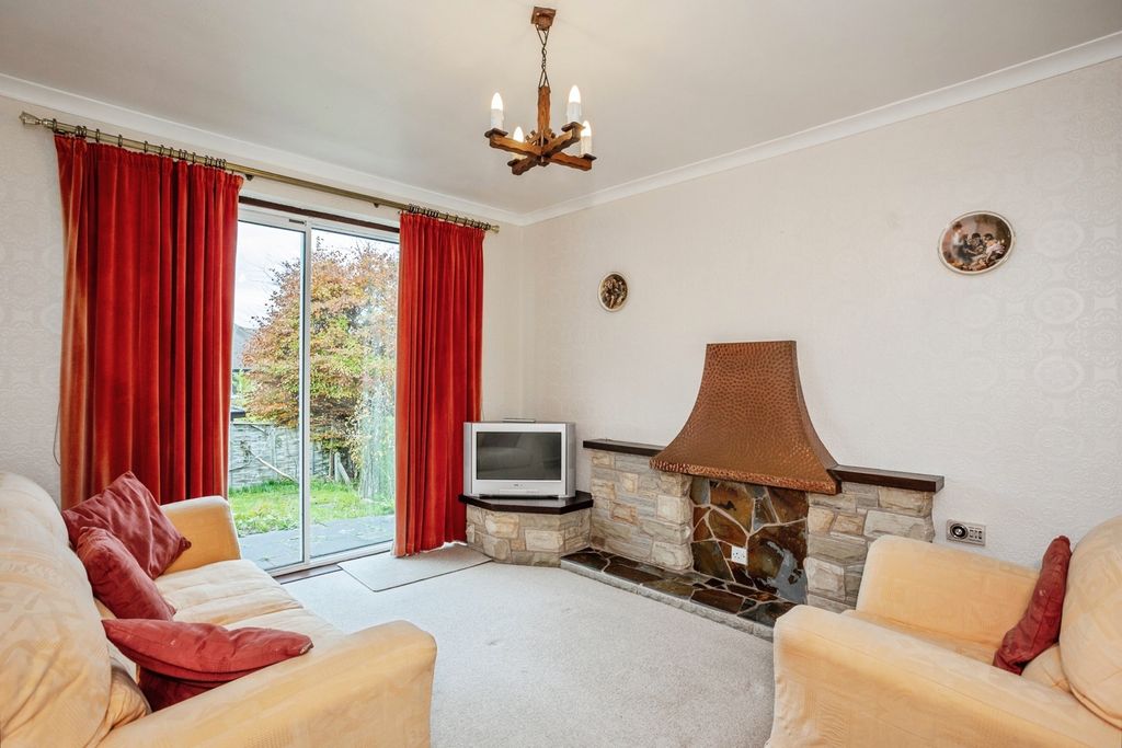 Property photo 3 of 17 Photo