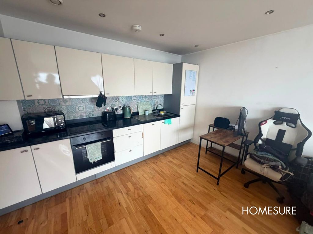 Property photo 2 of 5 Kitchen