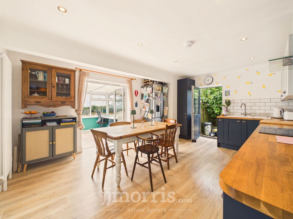Property photo 2 of 35