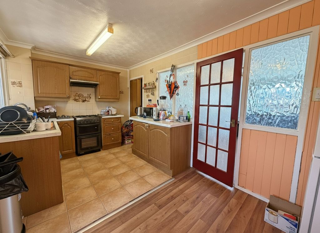 Property photo 3 of 9 Kitchen