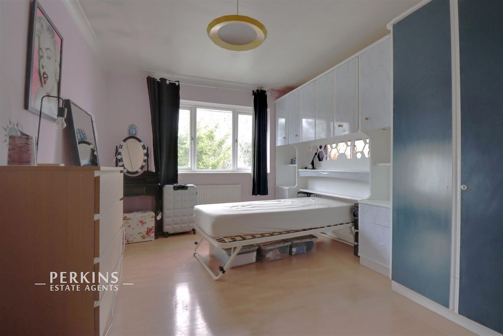 Property photo 3 of 5 Bed 2.Jpg