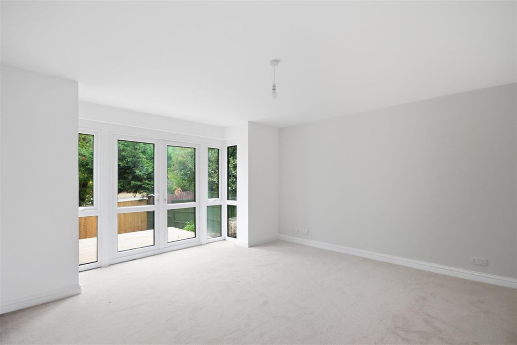 Property photo 2 of 18 Living Room