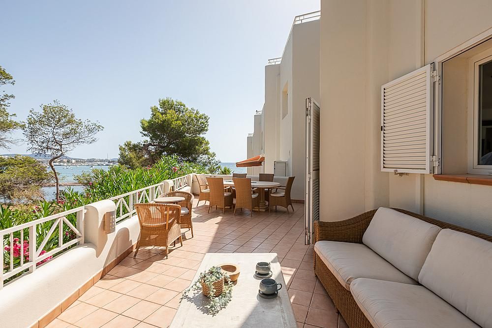 Property photo 1 of 42