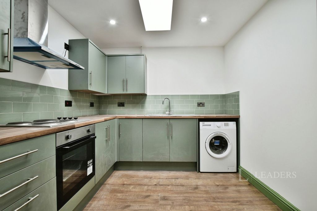 Property photo 1 of 10 Kitchen