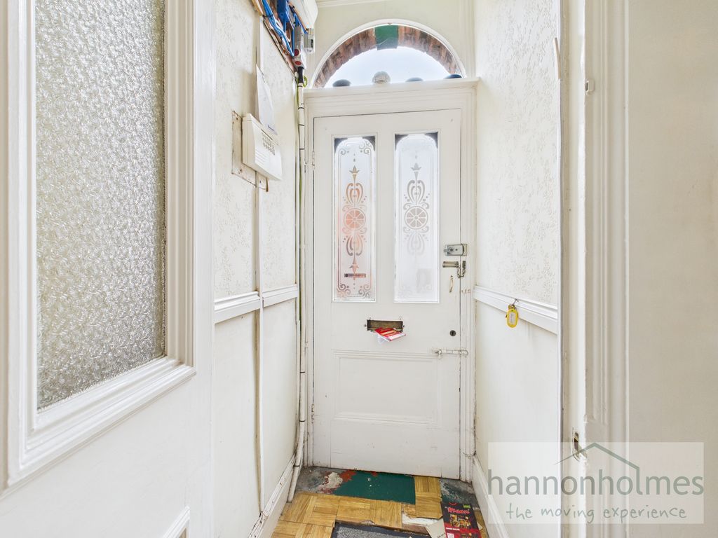 Property photo 2 of 19 Cam05283G0-Pr0133-Still015