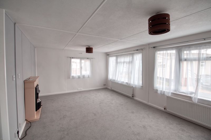 Property photo 3 of 9 Lounge