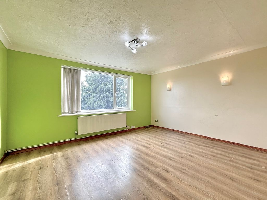 Property photo 3 of 6 Living Room